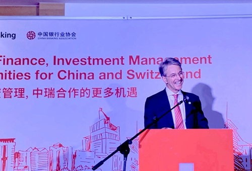 3 瑞士银行家协会主席哈伯特•沙特发表主旨演讲_副本.jpg