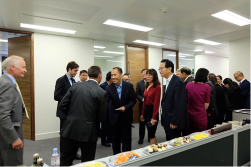 5d0b0fd6a8654.jpg 王兆星副主席、田国立会长到中国银行业协会英国代表处调研并指导工作549.jpg