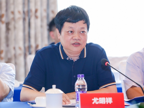 2.湖南银保监局尤明祥副巡视员致辞.jpg