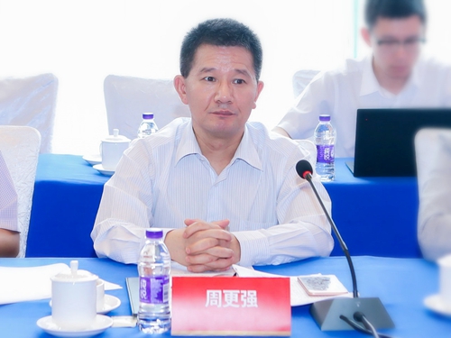 3.中国银行业协会周更强副秘书长主持座谈会.jpg