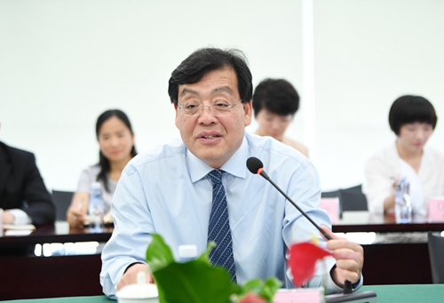 中国银行业协会副秘书长白瑞明发言.jpg