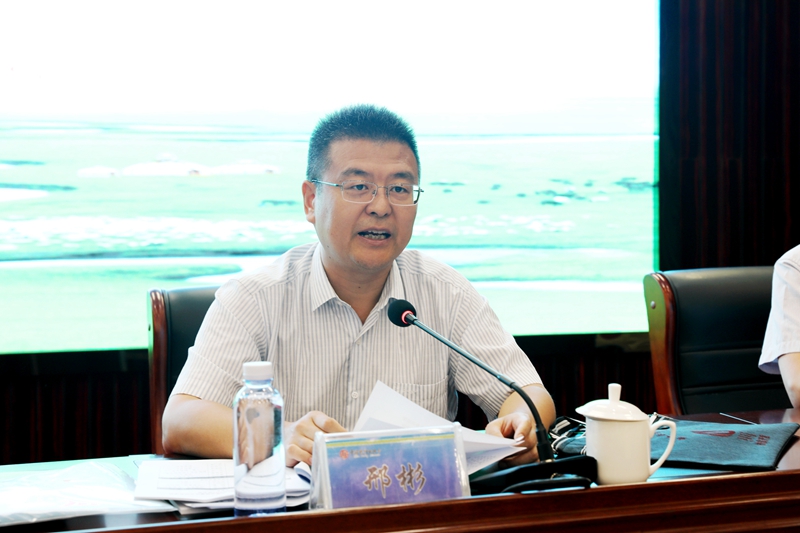 5d47dcdbb43fa.jpg 2 内蒙古银保监局邢彬副局长发表讲话_副本_副本.jpg