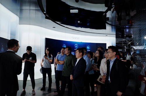 17.华为调研参观.jpg