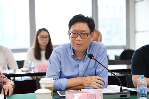 5d843834f1872.jpg 国家金融与发展实验室曾刚副主任对课题进行评审.jpg