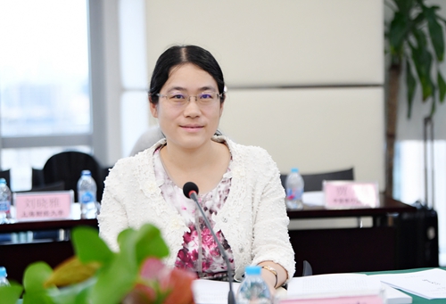 5d84385452fa8.jpg 中小银行部叶晴主任主持评审会.jpg