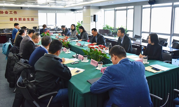 5dfb28cdd5064.jpg 会议现场.jpg