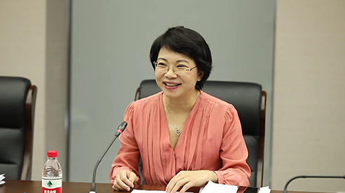 5f631d38c38a2.jpg 中国银行业协会宣传信息部姜涛主任介绍调研活动意义及背景.jpg