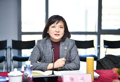 5fbe2c4f95ce9.jpg 序号1:中国银行业协会副秘书长张亮讲话.jpg