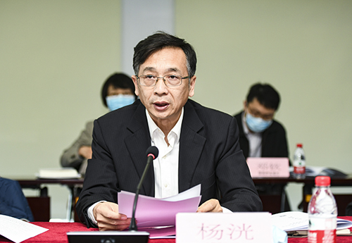 2.中国银行业协会第一副秘书长杨洸致辞.jpg