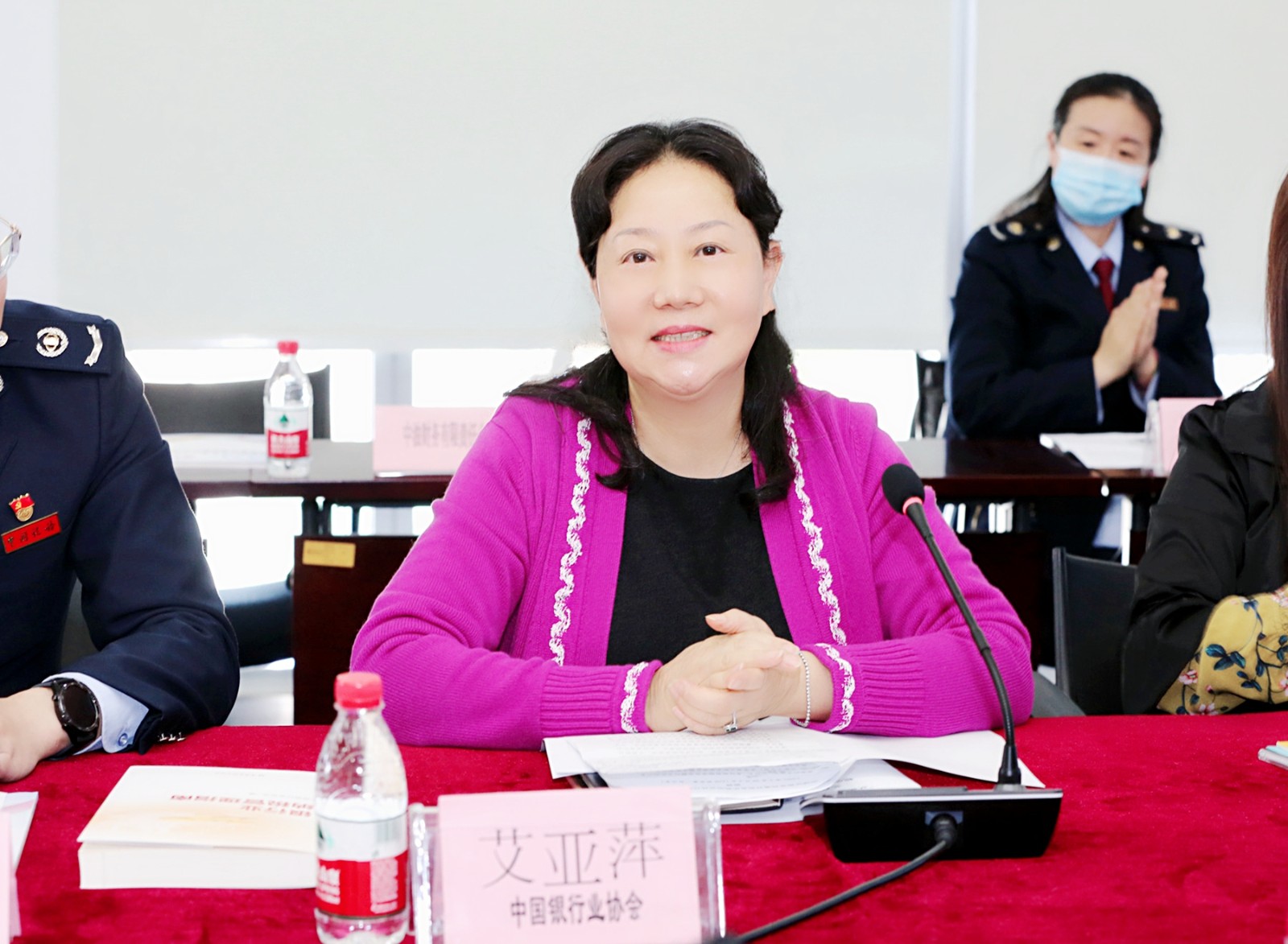 60a2a6271aa32.jpg 1.中国银行业协会财务总监、财务会计专业委员会办公室主任、财政部企业会计准则咨询委员会咨询委员艾亚萍致辞.jpg