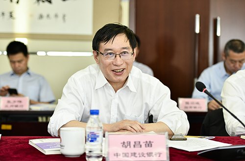 4.中国建设银行董事会秘书胡昌苗出席会议并发言.jpg