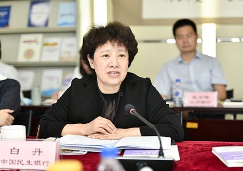 6.中国民生银行董事会秘书白丹出席会议并发言.jpg