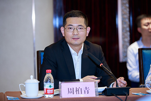 江苏金融租赁副总裁、董事会秘书周柏青做主题分享.jpg