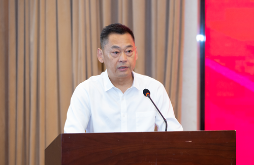 01、中国银行业协会党委书记、专职副会长邢炜 - 副本.png
