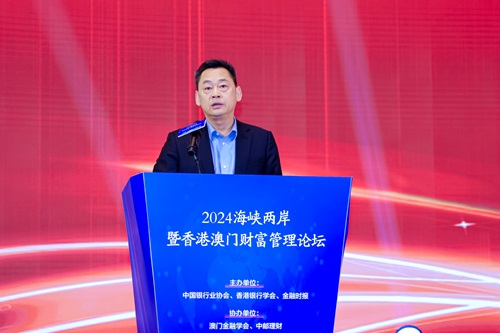 1.中国银行业协会党委书记、专职副会长邢炜致辞 - 副本.JPG