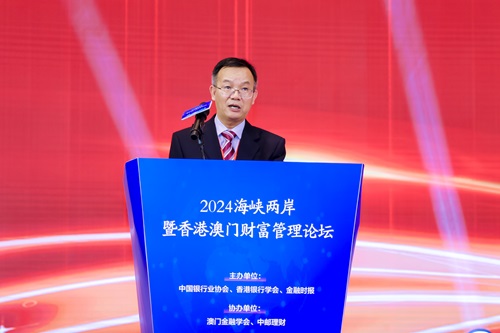 3.金融时报社党委副书记方文致辞 - 副本.JPG