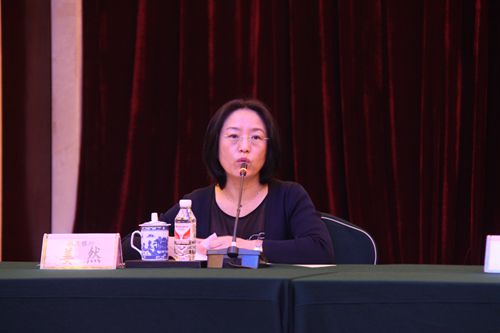 托管委员会常务副主任、招商银行资产托管部总经理姜然主持会议.jpg 托管委员会常务副主任、招商银行资产托管部总经理姜然主持会议.jpg