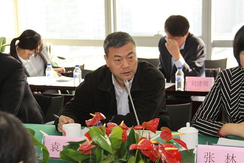 8副会长单位国家开发银行副行长、党委委员袁力发言_副本.jpg 8副会长单位国家开发银行副行长、党委委员袁力发言_副本.jpg
