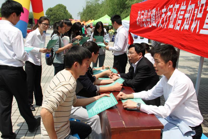 图9  浙江分行“征信宣传进校园活动”场景.jpg