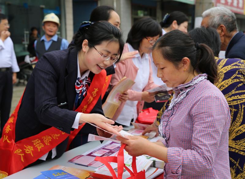 高淳农商行沧溪支行宣传活动3_副本.jpg 高淳农商行沧溪支行宣传活动3_副本.jpg