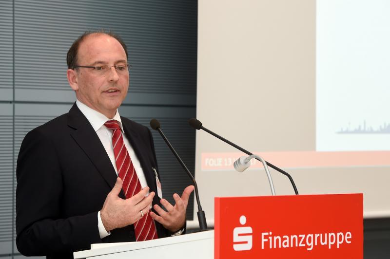 6-德国黑森-图林根州银行执行副总裁Thomas Grob讲话.jpg 6-德国黑森-图林根州银行执行副总裁Thomas Grob讲话.jpg