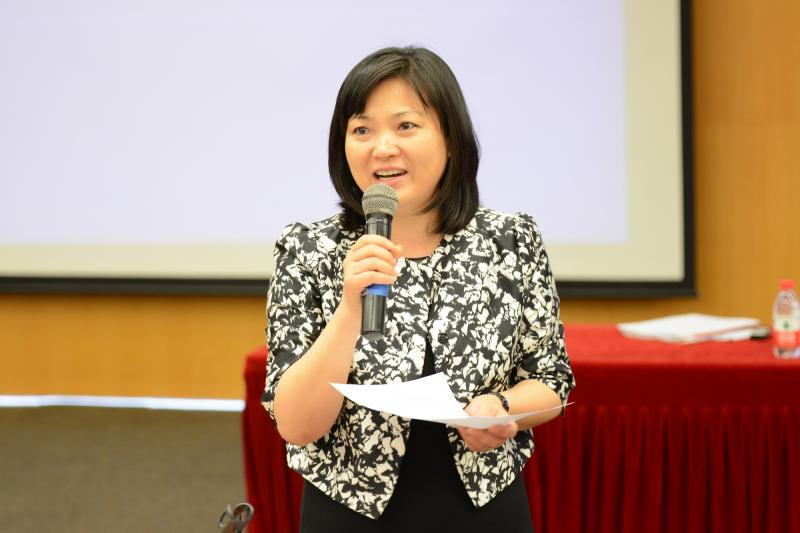 中国银行业协会副秘书长兼城商行工作委员会专职副主任张亮主持研修班.jpg 中国银行业协会副秘书长兼城商行工作委员会专职副主任张亮主持研修班.jpg
