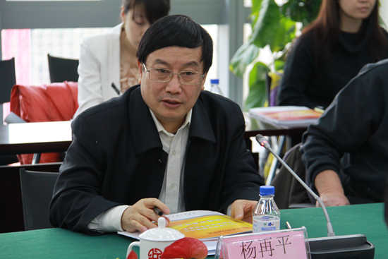 1中国银行业协会专职副会长杨再平出席并主持评审会议_副本.jpg 1中国银行业协会专职副会长杨再平出席并主持评审会议_副本.jpg