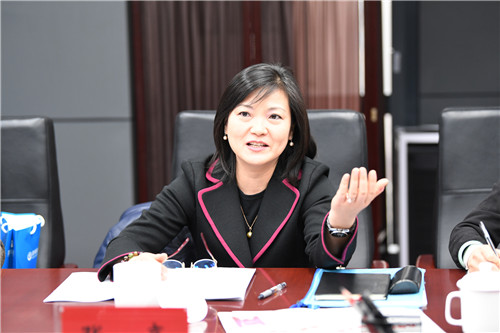 1中国银行业协会张亮副秘书长出席座谈并讲话.jpg 1中国银行业协会张亮副秘书长出席座谈并讲话.jpg