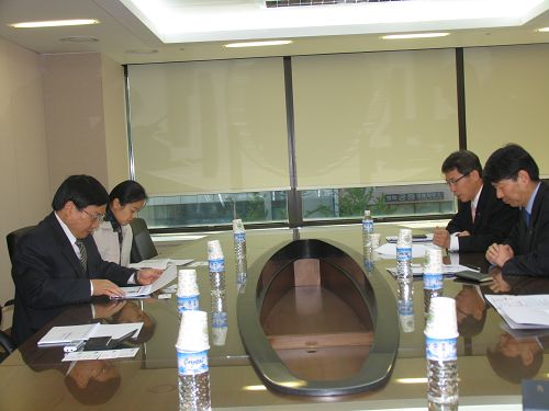 与韩国企业银行高层座谈1.jpg