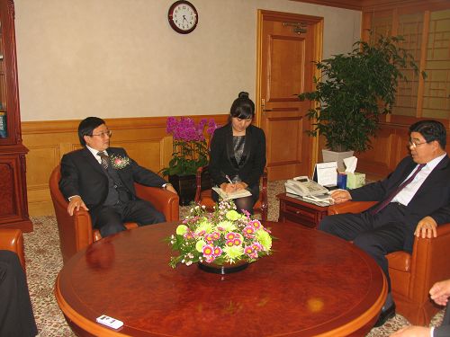 与韩国银行联合会主席会谈1.jpg