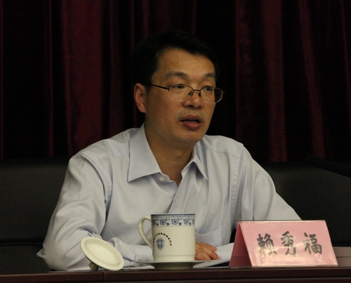 8.银监会银行监管一部副主任赖秀福对中国工商银行获奖报告进行点评.jpg 8.银监会银行监管一部副主任赖秀福对中国工商银行获奖报告进行点评.jpg