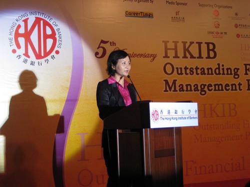 张芳主任在香港2010年杰出财富管理师颁奖典礼上致辞.jpg