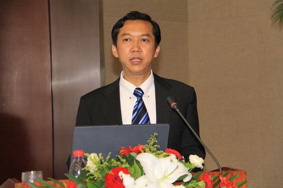 2..中国银行业协会第一副秘书长周永发讲话.jpg
