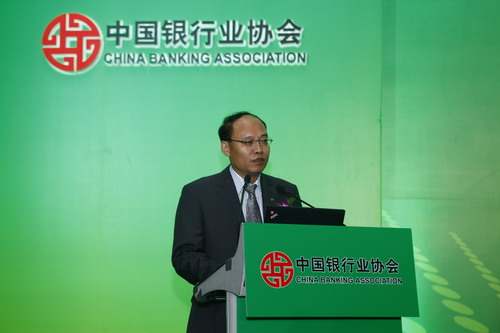 银团贷款专业委员会常委会副主任、中国建设银行公司部副总经理袁桂军主持主题演讲.JPG 银团贷款专业委员会常委会副主任、中国建设银行公司部副总经理袁桂军主持主题演讲.JPG