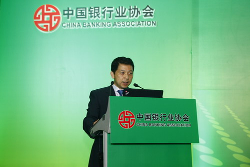 银团贷款专业委员会常委会副主任、国家开发银行市场与投资局副局长钟钢解读《银团贷款行业发展报告》.JPG 银团贷款专业委员会常委会副主任、国家开发银行市场与投资局副局长钟钢解读《银团贷款行业发展报告》.JPG