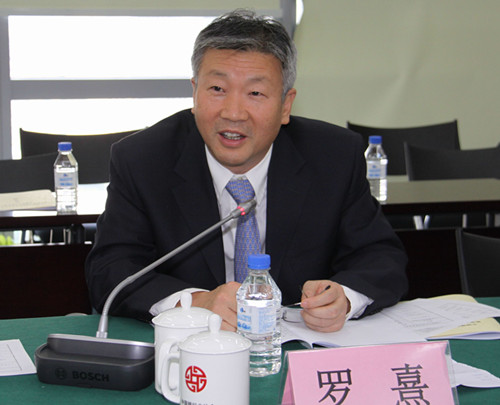 2.中国银行业协会养老金业务专业委员会主任、中国工商银行罗熹副行长作工作报告_副本.jpg 2.中国银行业协会养老金业务专业委员会主任、中国工商银行罗熹副行长作工作报告_副本.jpg