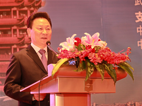 3-湖北省副省长赵斌出席恳谈会并讲话_副本.jpg 3-湖北省副省长赵斌出席恳谈会并讲话_副本.jpg