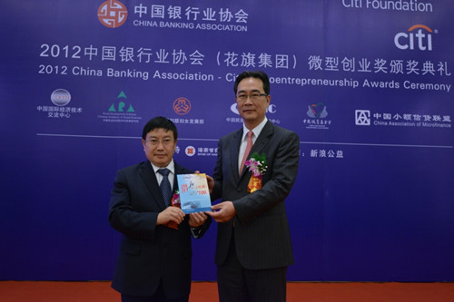 杨会长照片3_副本.jpg 杨会长照片3_副本.jpg