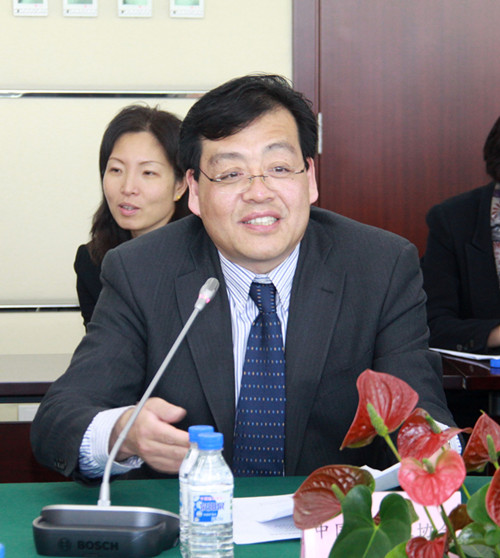 常委会中的白瑞明_副本.jpg 常委会中的白瑞明_副本.jpg
