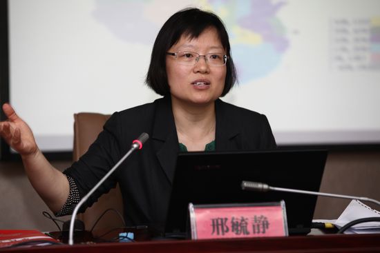 11-中国人民银行货币政策委员会邢毓静秘书长授课.JPG