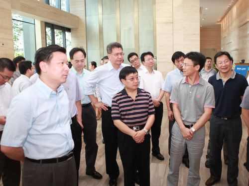 考察绿地中心.jpg 考察绿地中心.jpg