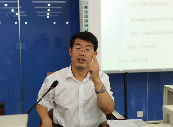4-中国农业银行农村产业金融部李培峰总经理授课.JPG 4-中国农业银行农村产业金融部李培峰总经理授课.JPG