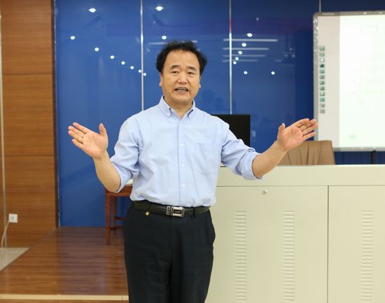 3-北京大学经济学院曹和平教授授课.JPG 3-北京大学经济学院曹和平教授授课.JPG