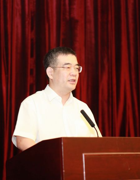 10第四届监事会监事长单位代表,交通银行党委委员、副行长朱鹤新宣读协会宣读监事会财务审查意见.jpg 10第四届监事会监事长单位代表,交通银行党委委员、副行长朱鹤新宣读协会宣读监事会财务审查意见.jpg