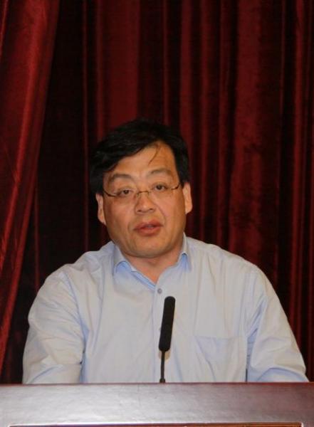 7中国银行业协会副秘书长白瑞明提请审议议案.jpg 7中国银行业协会副秘书长白瑞明提请审议议案.jpg