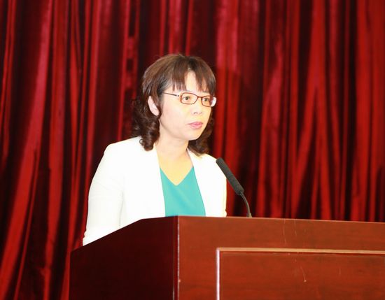 5中国银行业协会第一副秘书长余学军提请审议议案.JPG 5中国银行业协会第一副秘书长余学军提请审议议案.JPG