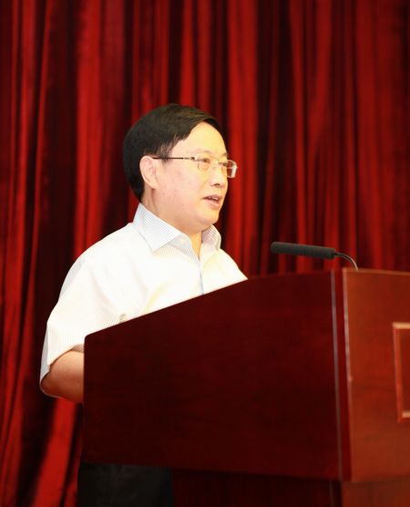 3中国银行业协会专职副会长杨再平做2012年度工作报告.jpg 3中国银行业协会专职副会长杨再平做2012年度工作报告.jpg