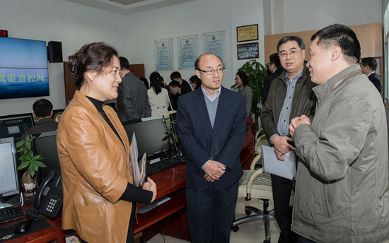 深圳市中级人民法院相关负责人介绍“鹰眼查控系统”_副本.jpg 深圳市中级人民法院相关负责人介绍“鹰眼查控系统”_副本.jpg