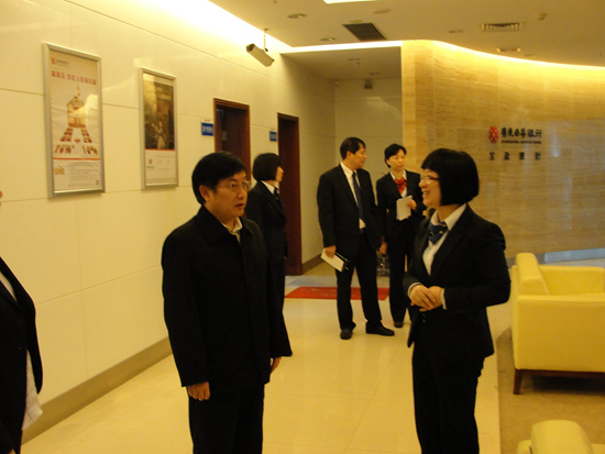 5-杨再平专职副会长赴广东南粤银行霞山支行调研_副本.jpg