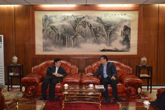 4-1中国银行业协会杨再平专职副会长专程前往中国驻拉各斯总领事馆,与刘侃总领事亲切交流_副本.jpg 4-1中国银行业协会杨再平专职副会长专程前往中国驻拉各斯总领事馆,与刘侃总领事亲切交流_副本.jpg